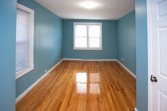 Foto del edificio - 173-1R Rindge Ave