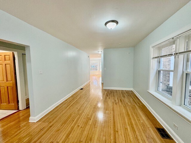 Foto del edificio - 5618 N Artesian Ave