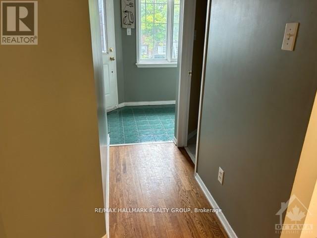 Photo du bâtiment - 112E Centrepointe Dr