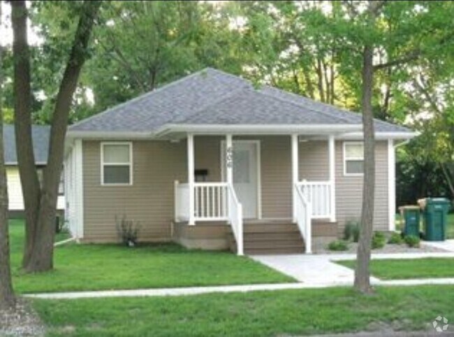 Building Photo - 612 N McArthur St