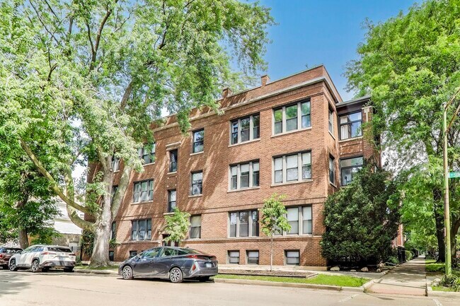 Foto del edificio - 1702 W Summerdale Ave