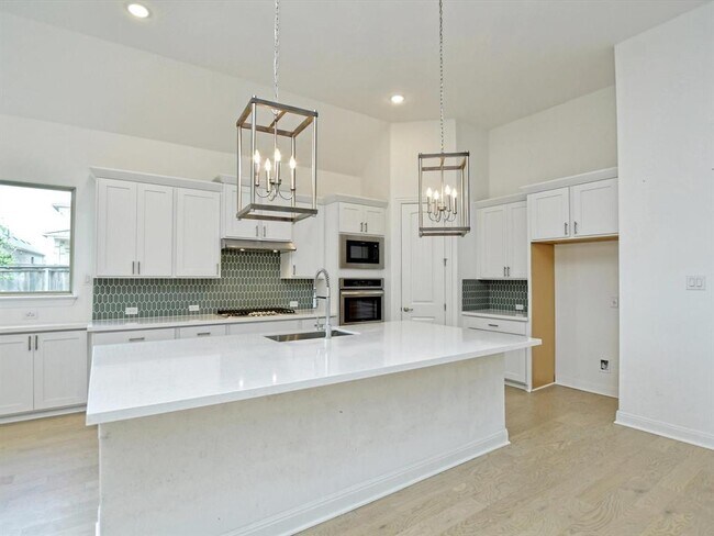 Building Photo - 112 Teddy Roosevelt Dr