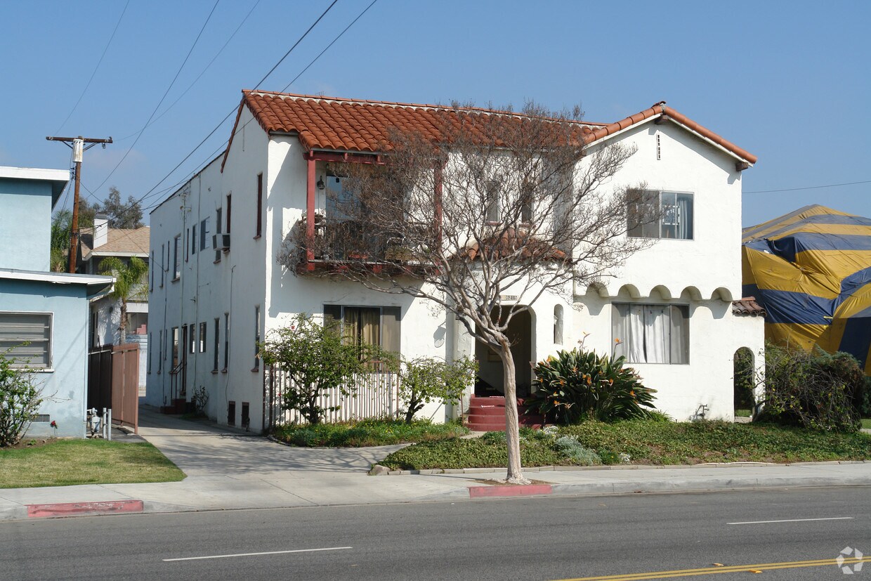 Building Photo - 619 E Chevy Chase Dr