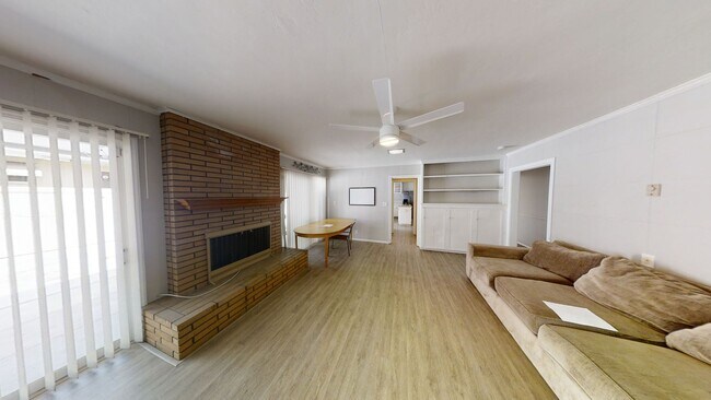 Foto del edificio - 5685 Dorothy Way