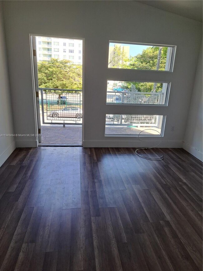 Foto del edificio - 5266 NW 24th Ave