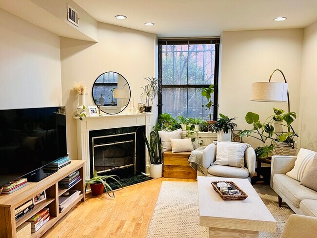 Building Photo - 150 Appleton St