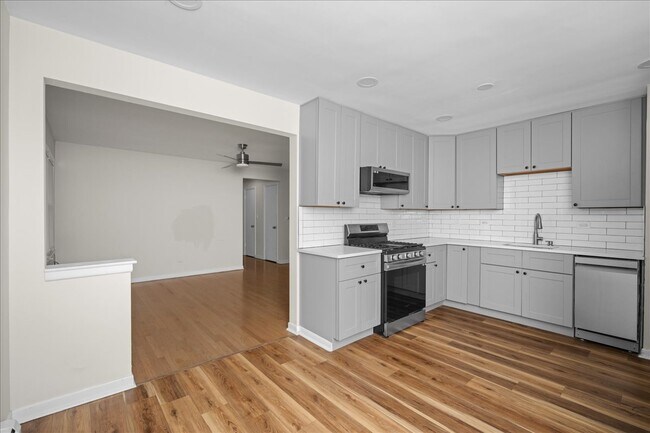 Foto del edificio - 5516 W Higgins Ave