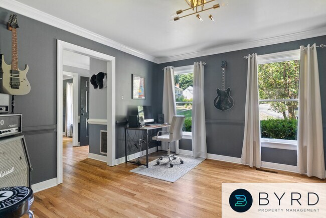 Foto del edificio - 5501 Silver Birch Ln