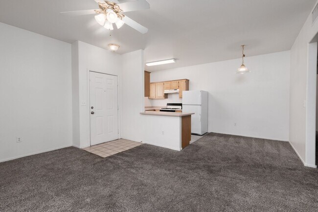 Foto del edificio - Move in Special: First Month Half Off!!!