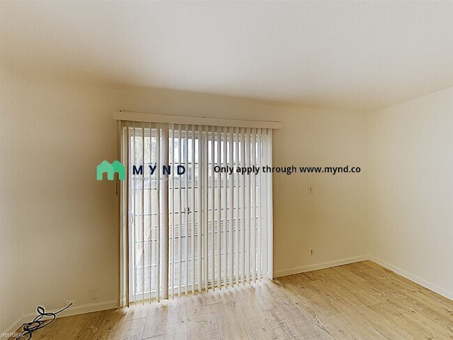 Building Photo - 928-930 Ravenscourt Ave