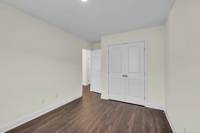 Building Photo - 5546 Stream Ln