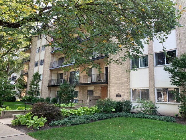 Exterior Front - 828 Oakton St