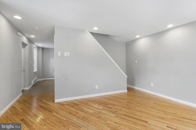 Building Photo - 929 N American St