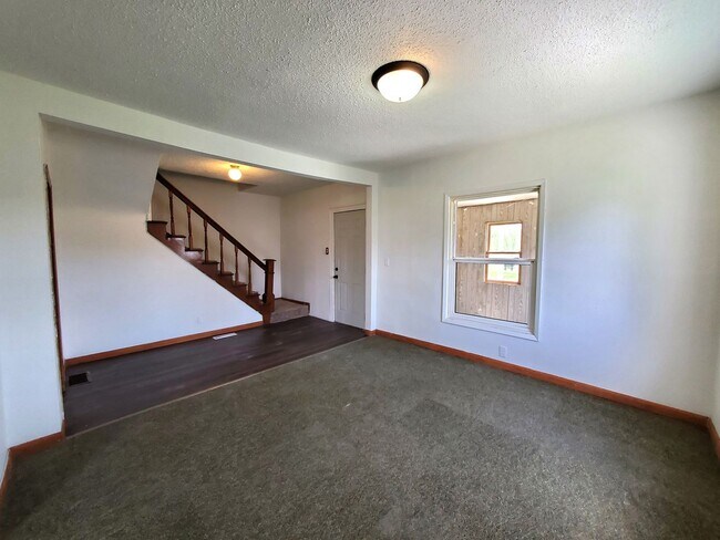 Building Photo - 919 Oneida St