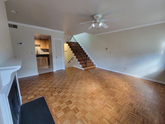 Foto del edificio - Spacious and Bright 2-level 1 BR in Adams Morgan