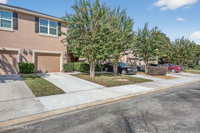 Foto del edificio - 3910 Buckthorne Dr