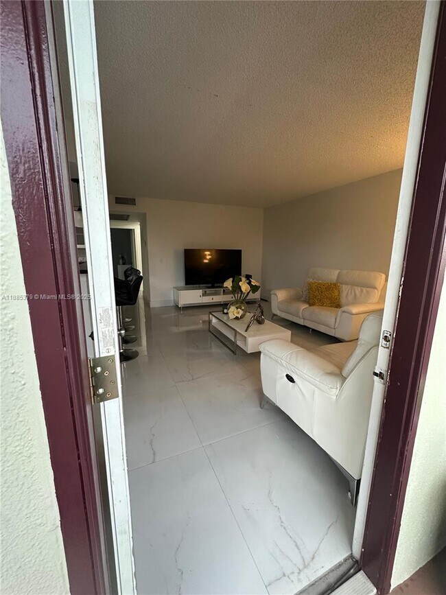 Foto del edificio - 13255 SW 9th Ct
