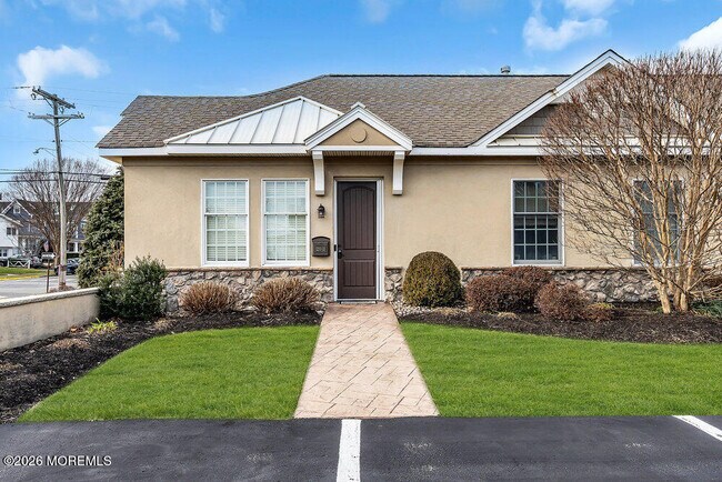 Building Photo - 120 10th Ave