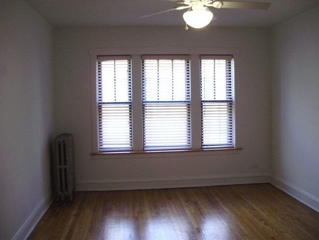 Foto del diseño de interior - 4241-4247 N Hermitage Ave