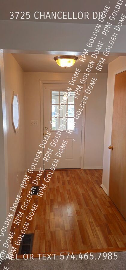 Foto del edificio - 3725 Chancellor Dr