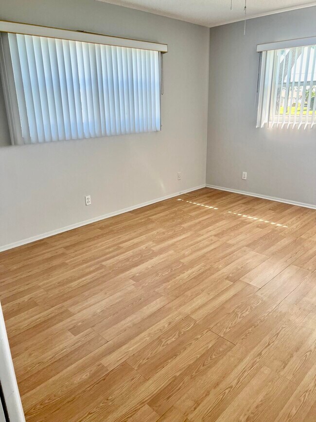 Foto del edificio - 2708 Emory Dr W