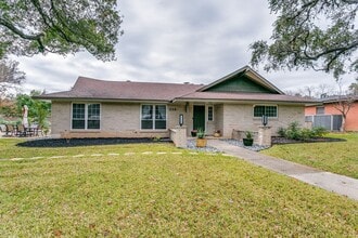 Building Photo - 209 Glentower Dr