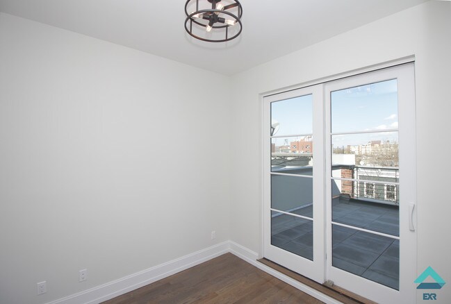 Building Photo - 96 Adelphi St