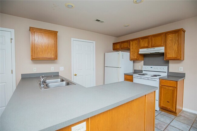 Foto del edificio - 903 W Peachtree Dr