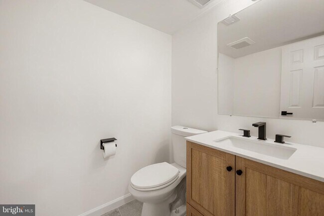 Building Photo - 14874 Emberdale Dr