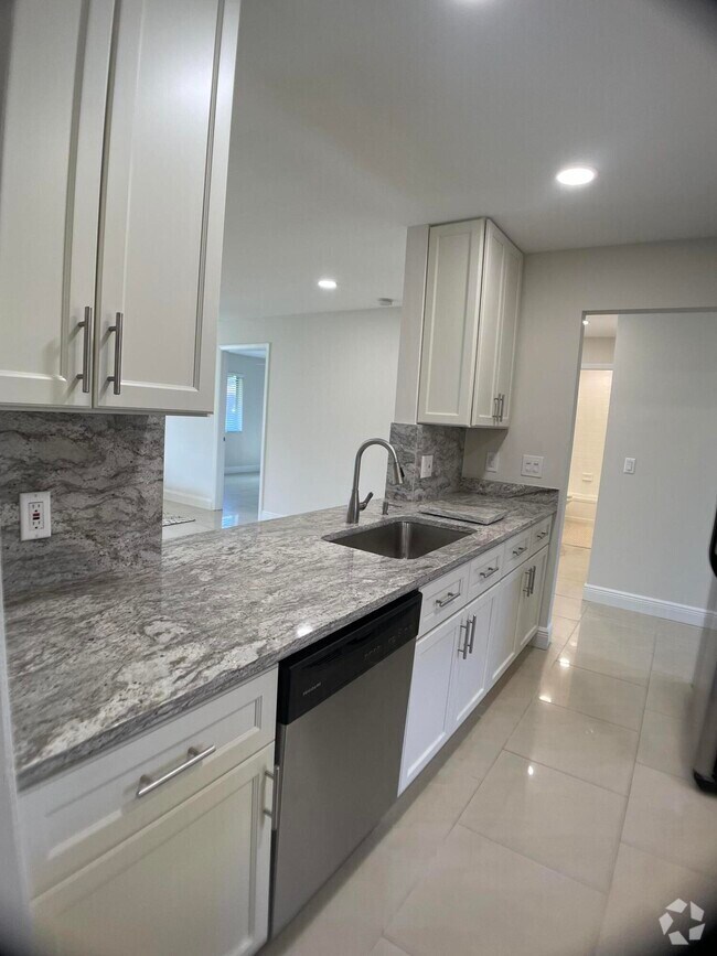 Kings Point Seville Apartments for Rent with a Swimming Pool Delray