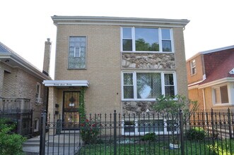 Building Photo - 2720 N Menard Ave