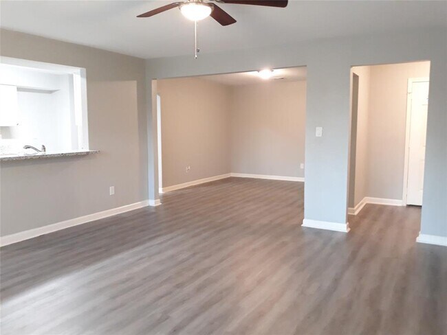 Foto del edificio - 244 Tall Timbers Rd