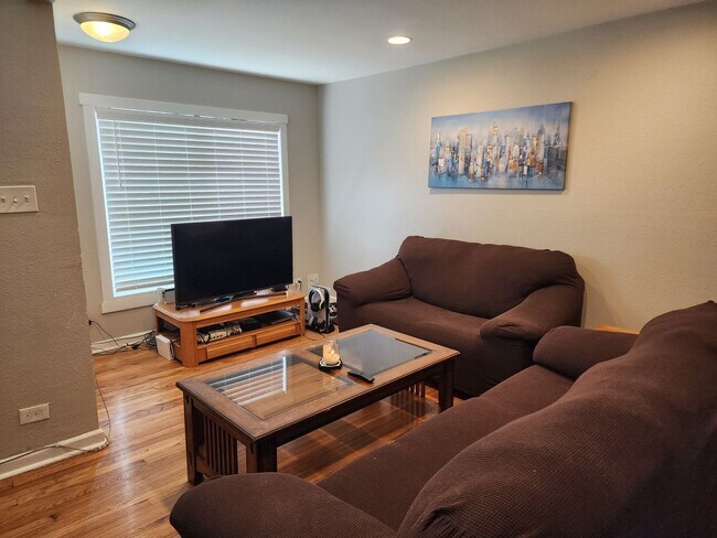 Foto del edificio - Omichs Subdivision Meticulously Updated 3-...