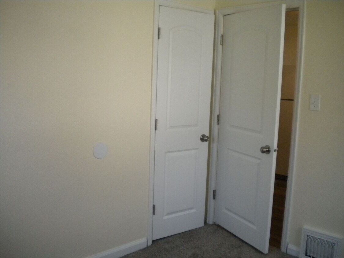 Foto principal - 820 W 25th St