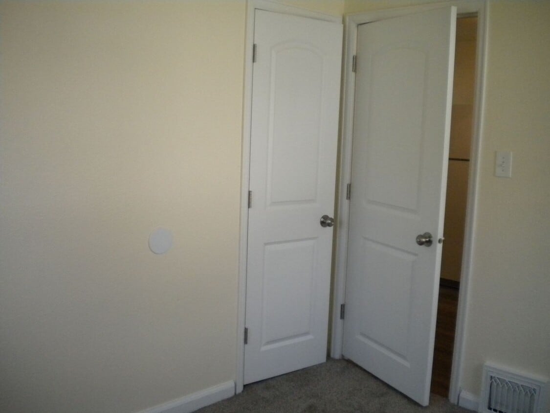 Primary Photo - 820 W 25th St