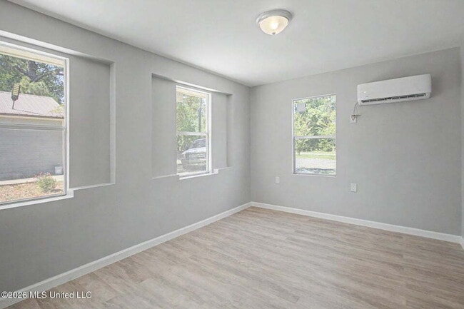 Building Photo - 1 bedroom apartment near D'Iberville