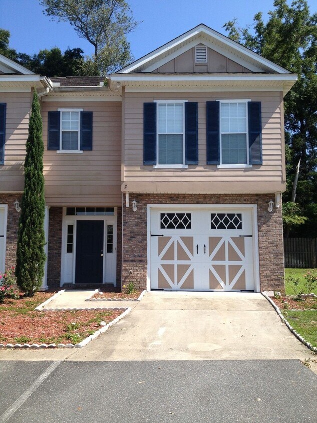 Primary Photo - Townhouse for Rent in Camelot Phase II