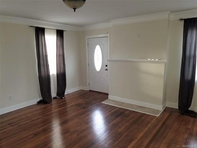 Foto del edificio - 301 N Capitol Pkwy