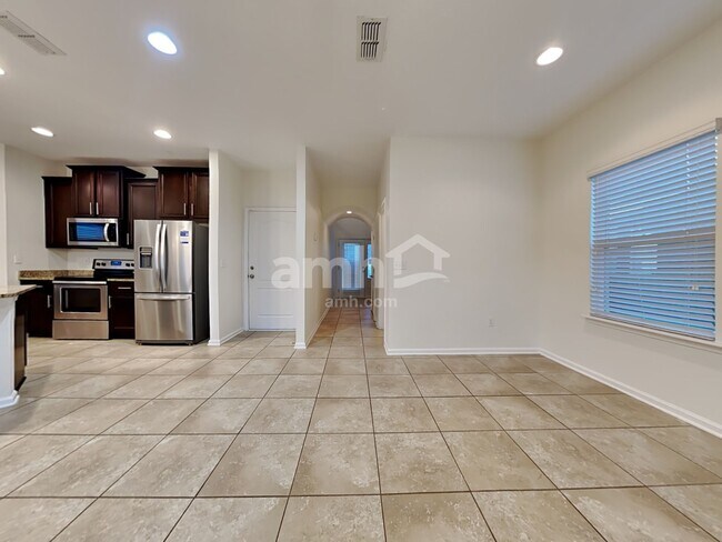 Building Photo - 917 Glendale Ln