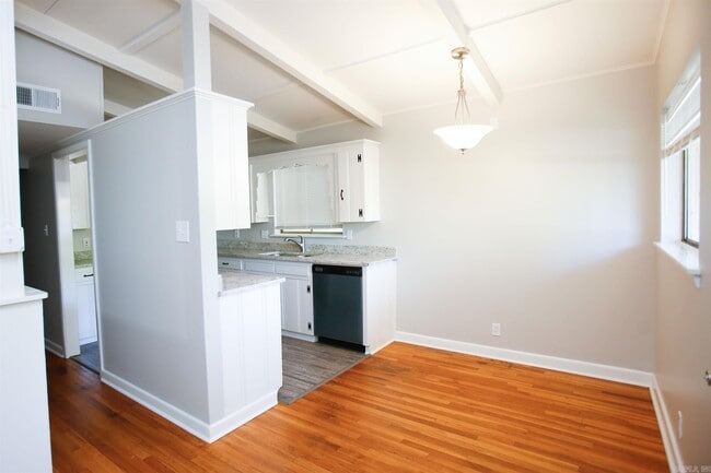 Building Photo - 25 Sunnydale Dr