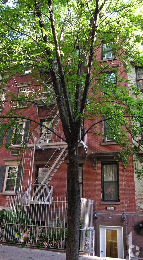 Building Photo - 243 E 31st St