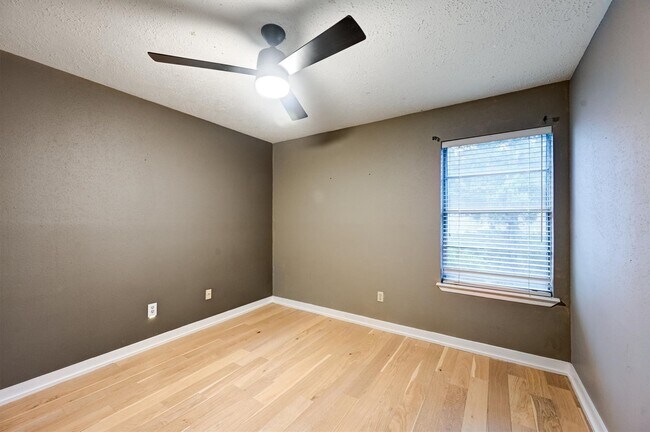 Foto del edificio - 10118 Fernstone Ln