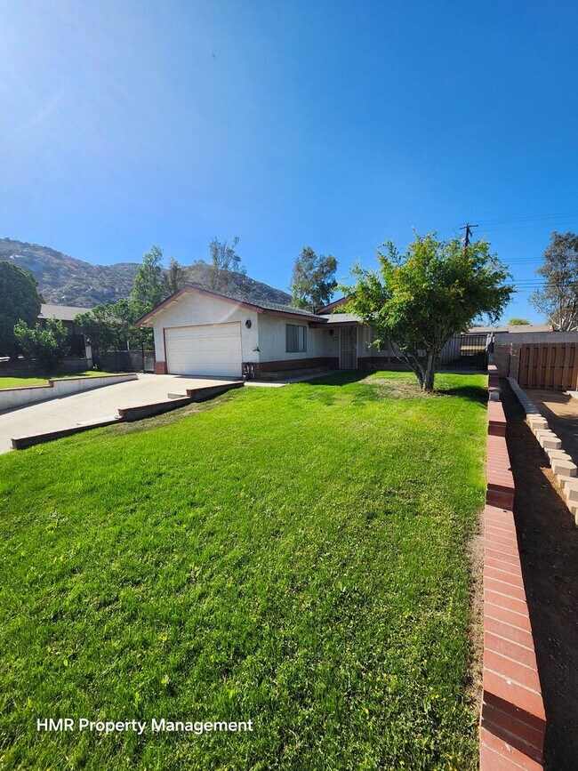 Building Photo - Beautiful House Norco