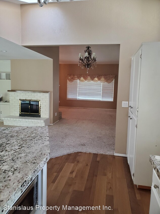 Primary Photo - 4 br, 2 bath House - 233 Merlin Way