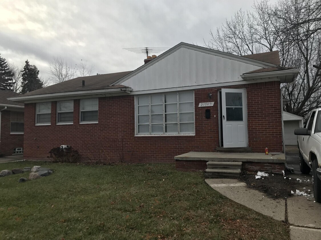 Primary Photo - 21749 Schroeder Ave