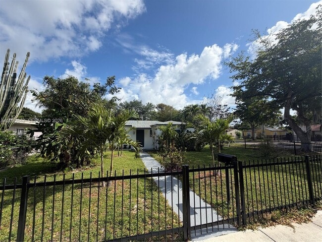 Building Photo - 1005 NW 123rd St
