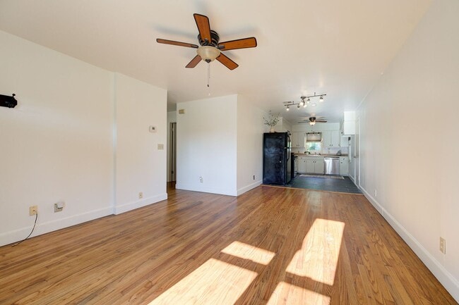 Building Photo - (3) Bed/(1) Bath Core Norman Avail July 1!!