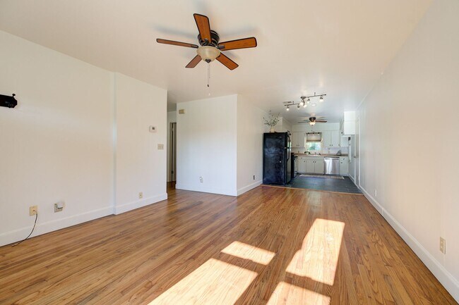 Foto del edificio - (3) Bed/(1) Bath Core Norman Avail July 1!!