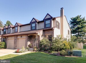 Building Photo - 31 Greensward Ln