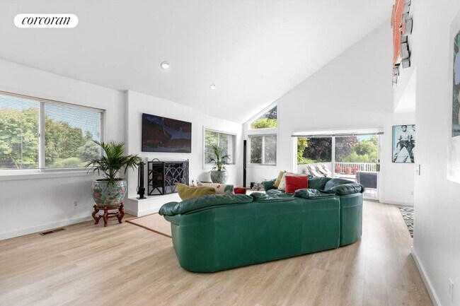 Foto del edificio - 9 Watersedge Ct